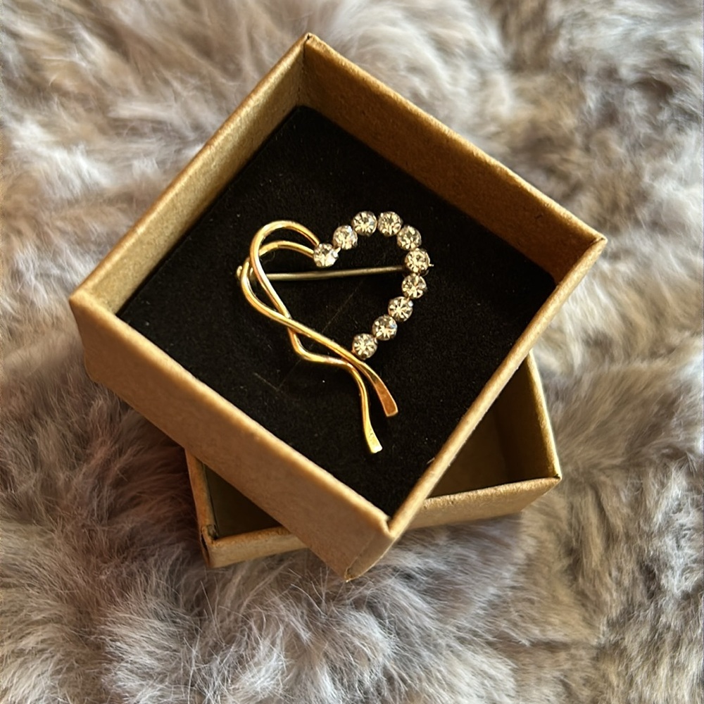 Vintage Krementz 14k gold filled clear stone heart brooch pin